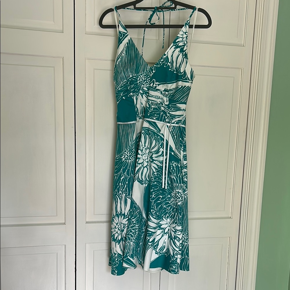 Ann Taylor White and Turquoise V-Neck Sleeveless Dress - size 6